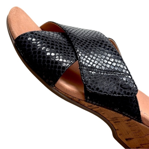 Like New Vionic Leather Leticia Wedge
Sandals Black Size 7.5 - Picture 5 of 11